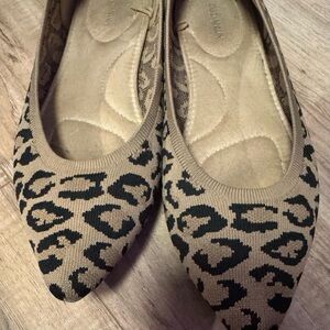Old Navy Leopard Print Tan Flats - 9